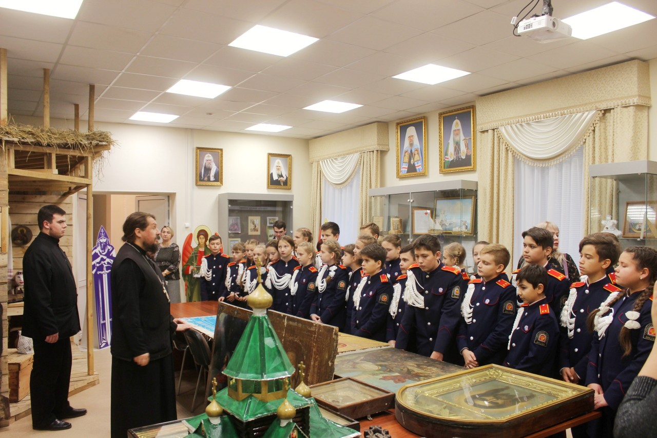 Экскурсия для учащиеся кадетского класса МОУ СОШ №38 по музейно-библиотечному комплексу Саранской Духовной семинарии