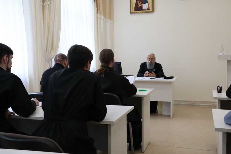 12 октября митрополит Саранский и Мордовский Зиновий провел лекцию для студентов Саранской духовной семинарии
