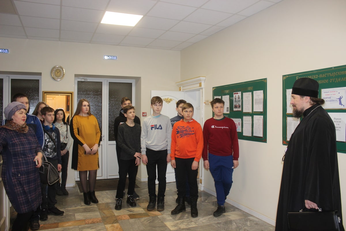 Студенты второго курса семинарии провели экскурсию для учащихся Луховского лицея г. о. Саранск