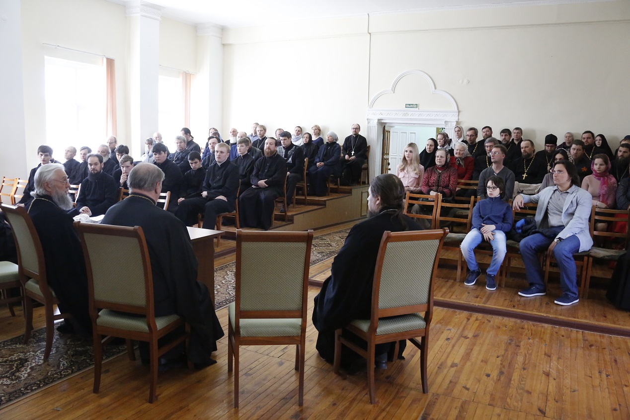 Митрополит Зиновий возглавил третье заседание дискуссионной площадки