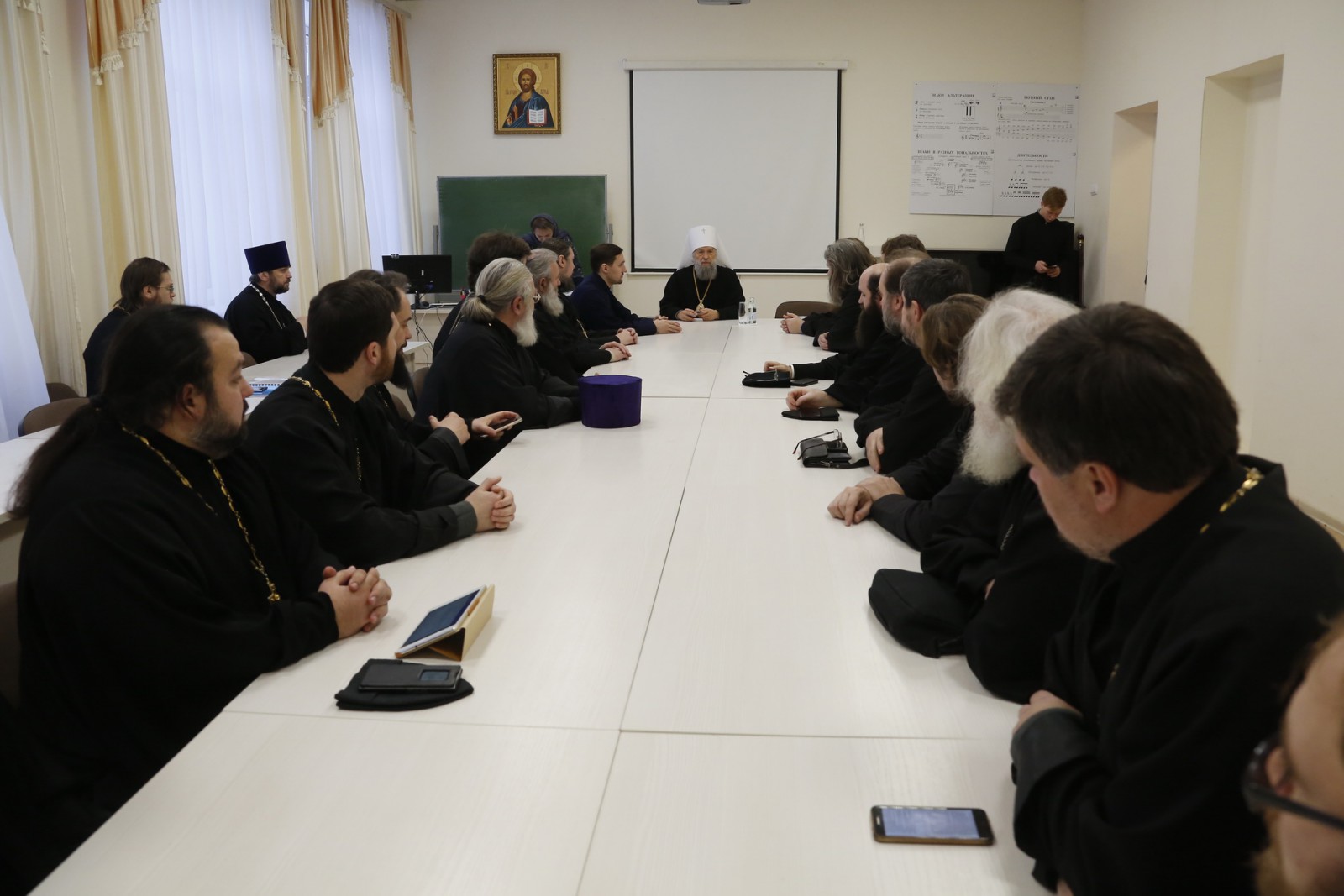 7 декабря митрополит Саранский и Мордовский Зиновий торжественно вручил удостоверения