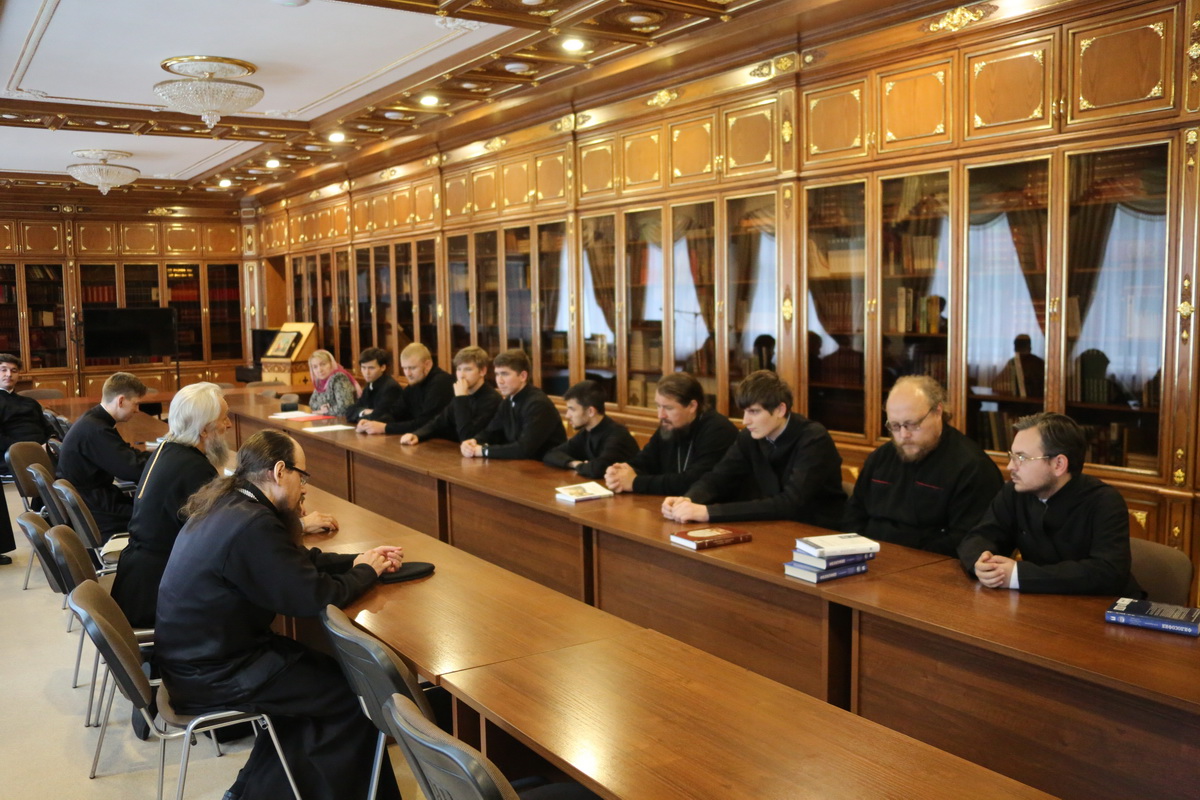 30 июня митрополит Саранский и Мордовский Зиновий встретился с семинаристами Саранской духовной семинарии